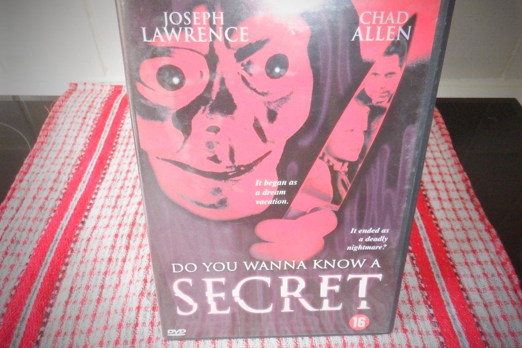 DVD Do You Wanna Know A SECRET., Cd's en Dvd's, Dvd's | Horror, Vanaf 16 jaar, Ophalen of Verzenden, Zo goed als nieuw, Slasher
