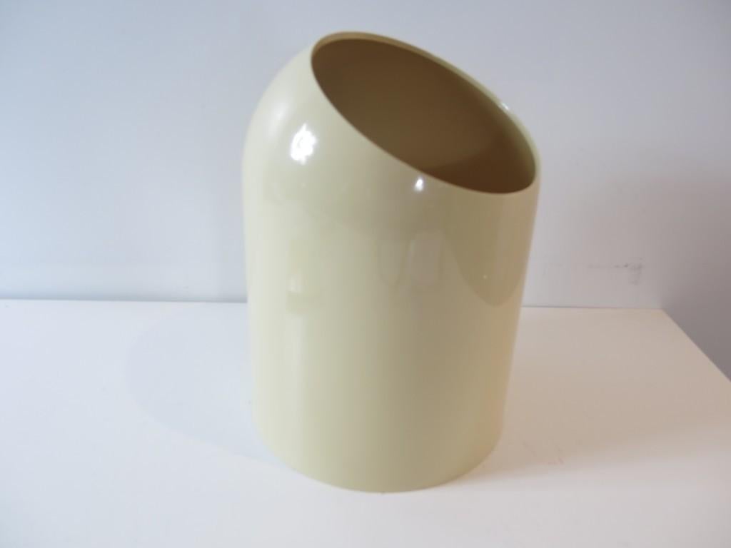 Poubelle Makio Hasuike Gedy. Design datant des années 1970, Enlèvement ou Envoi