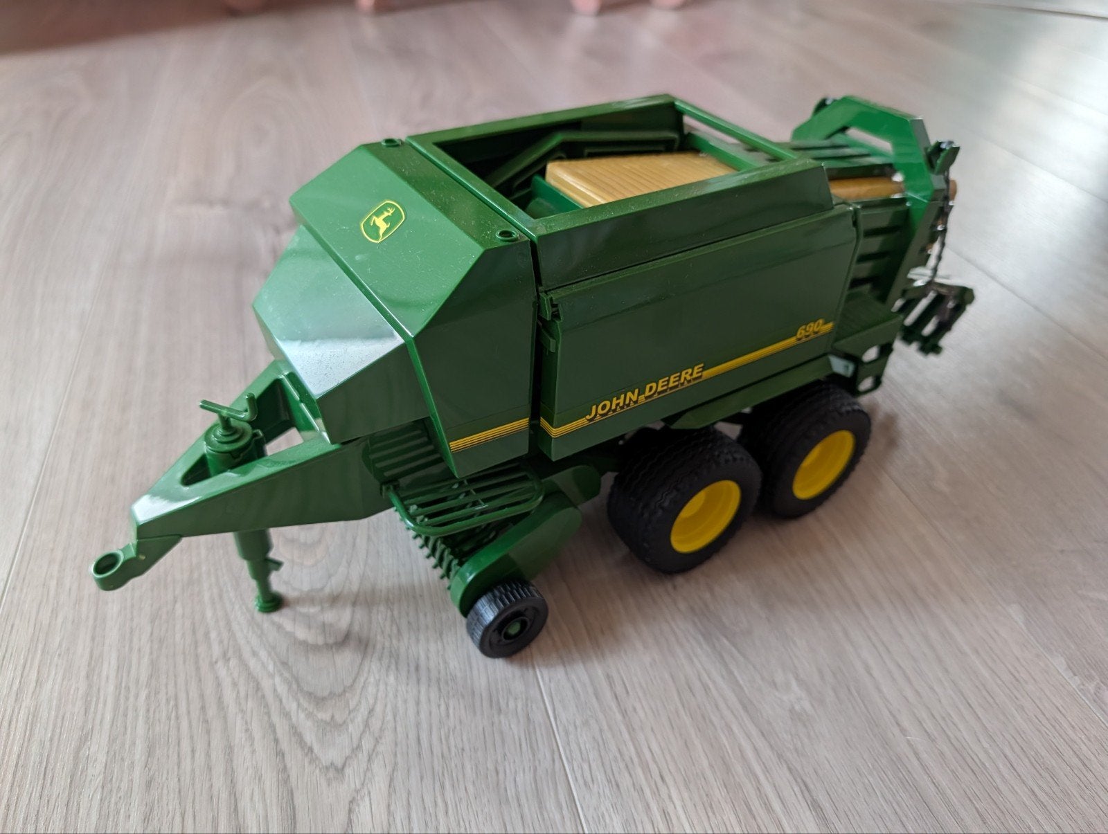 John Deere Baler Bruder, Ophalen