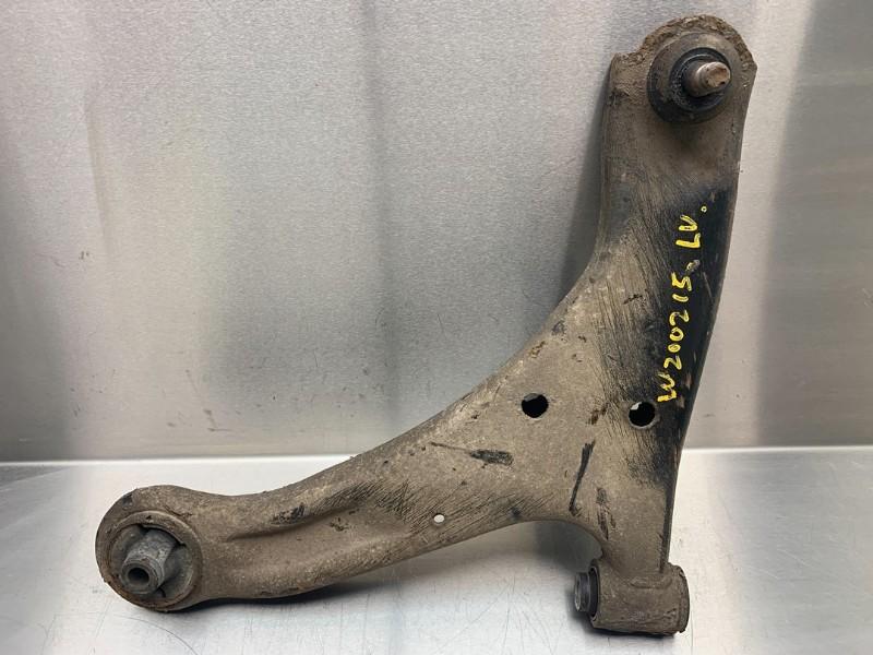BRAS DE SUSPENSION AVANT GAUCHE INFERIEUR Suzuki, Utilisé, Suzuki