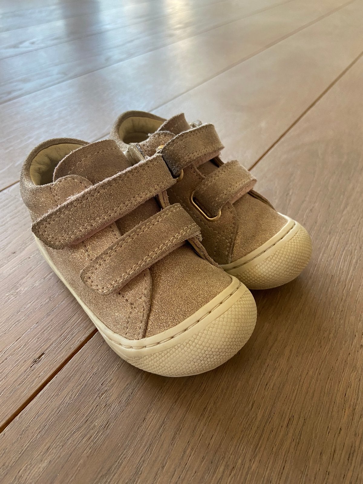 Roze glitter meisjesschoentjes Naturino maat 21, Kinderen en Baby's, Babykleding | Schoentjes en Sokjes, Meisje, Ophalen of Verzenden