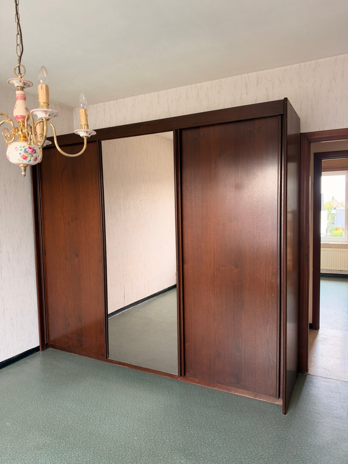 Ruime kleerkast met schuifdeuren en spiegel, Huis en Inrichting, Ophalen, Gebruikt, 200 cm of meer, 200 cm of meer