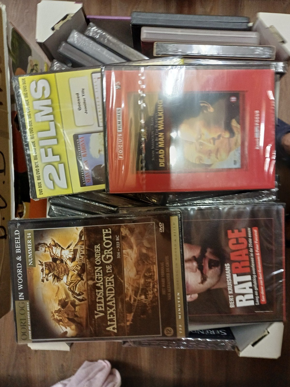 Dvd allerlei soorten 400 st de meeste nog in de verpakking, Ophalen