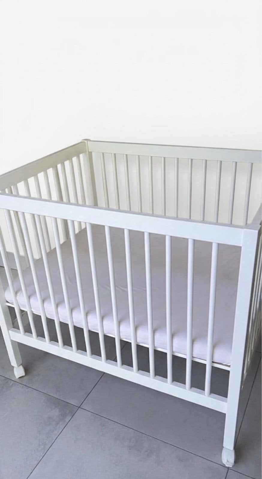 Childhome PA97 – witte babybox/park + matras, Ophalen, Zo goed als nieuw, Wieltjes