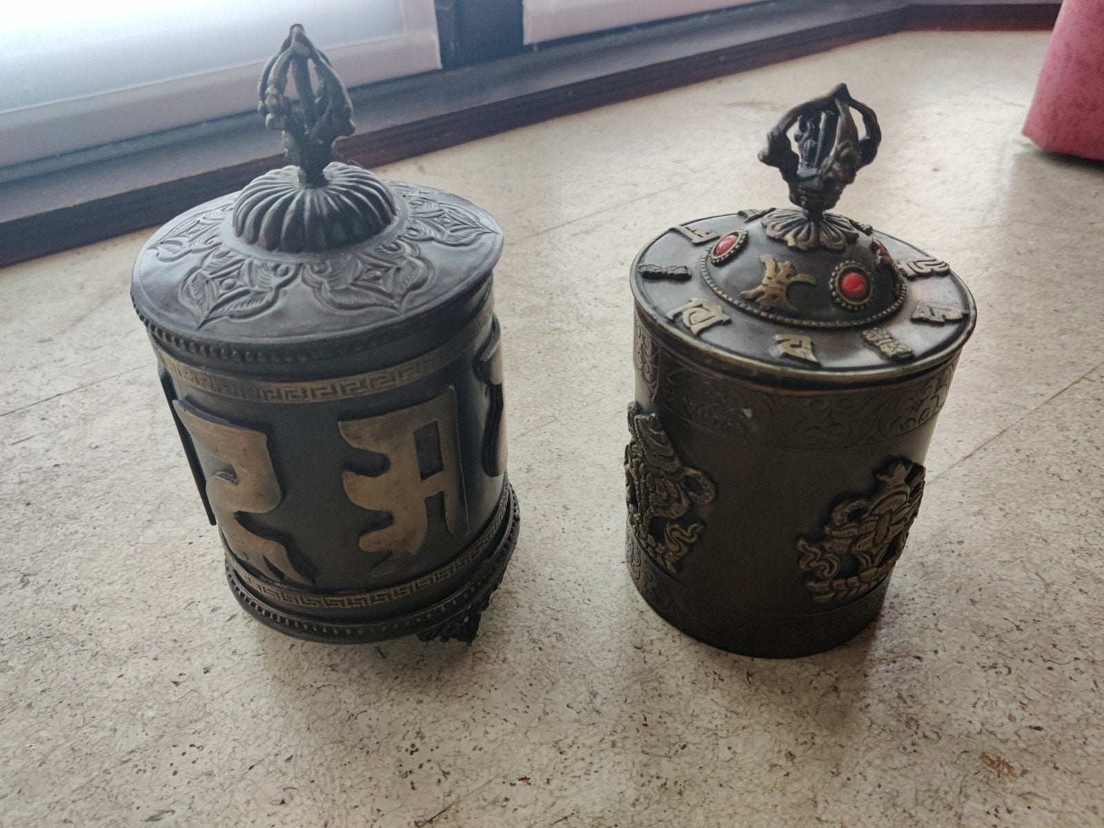 Tibetaanse / Nepalese metalen potten met deksel., Enlèvement