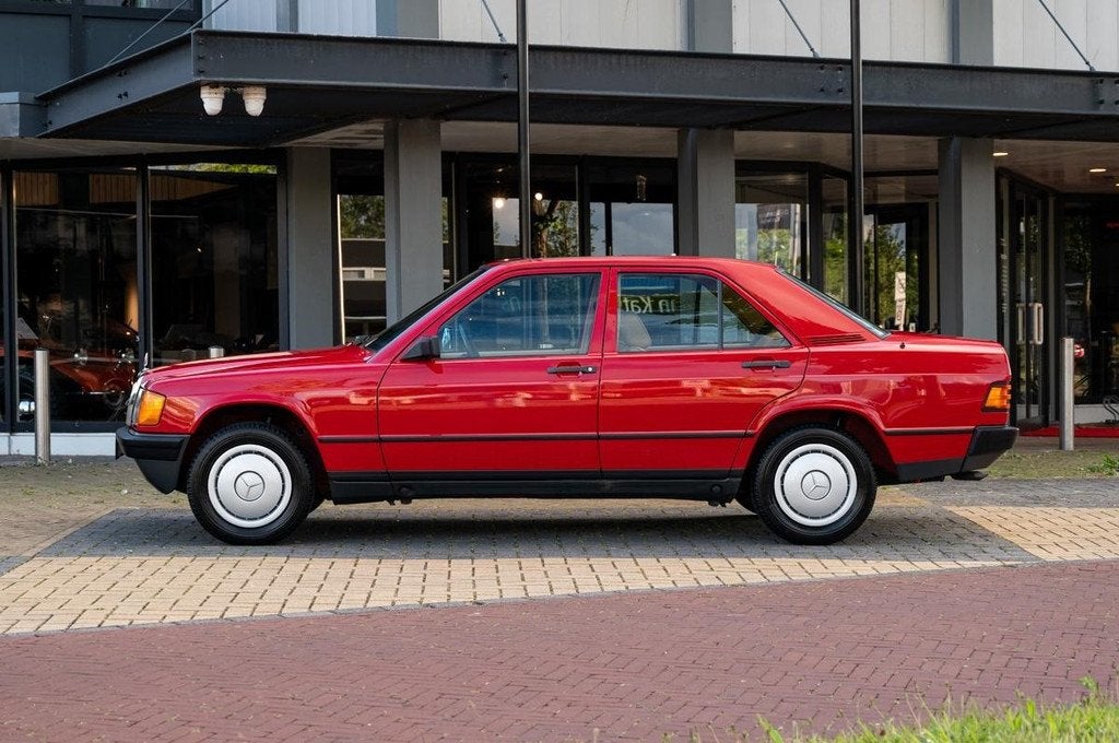 Mercedes-Benz 190 190 D (automatique), Rouge, Achat, Entreprise, Mercedes-Benz