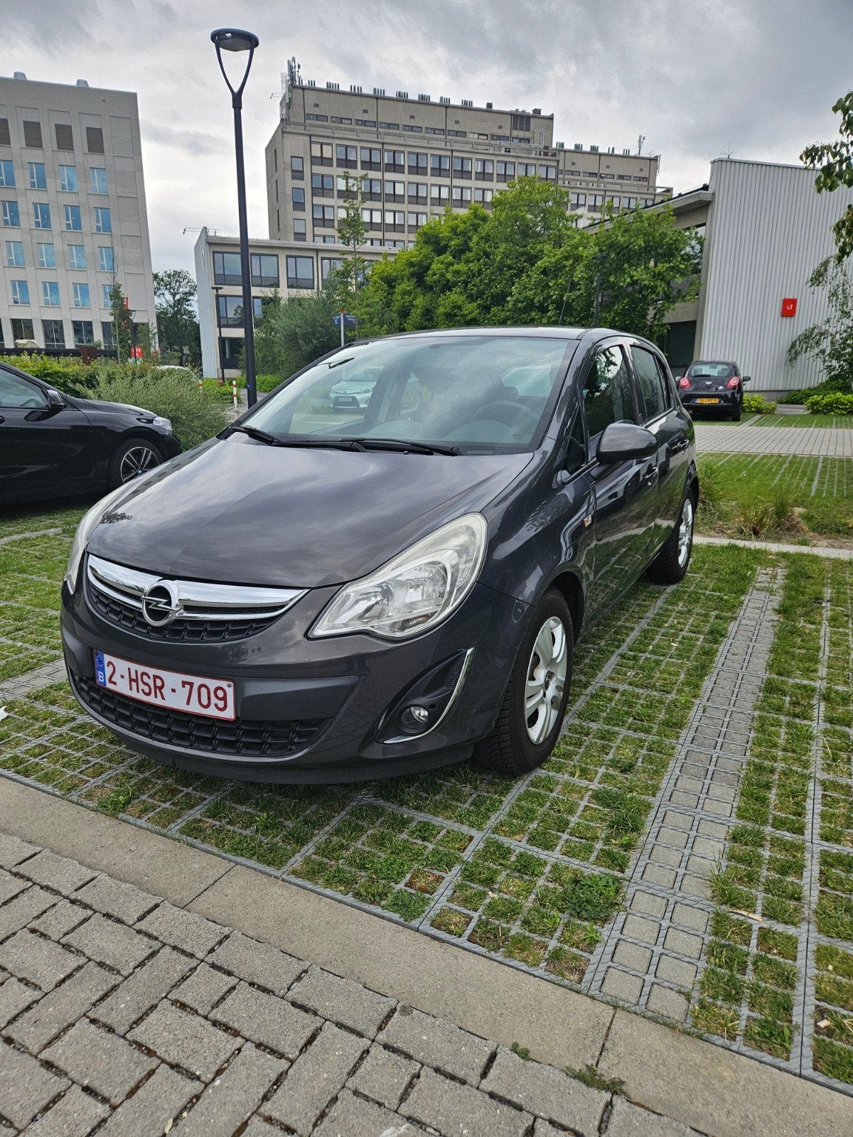 Opel corsa 1.2 benzine 2013 met 150 000 km, Auto's, Zwart, Bruin, Cruise Control, Handgeschakeld