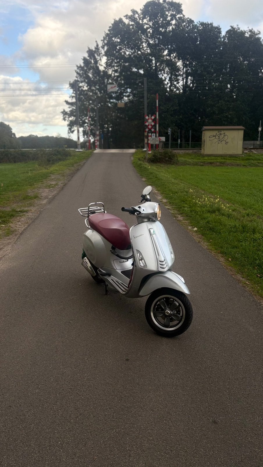Mooie Vespa Primavera 50cc 4T (A-Klasse / 25 km/h) + Extra's, Enlèvement, Comme neuf, Essence