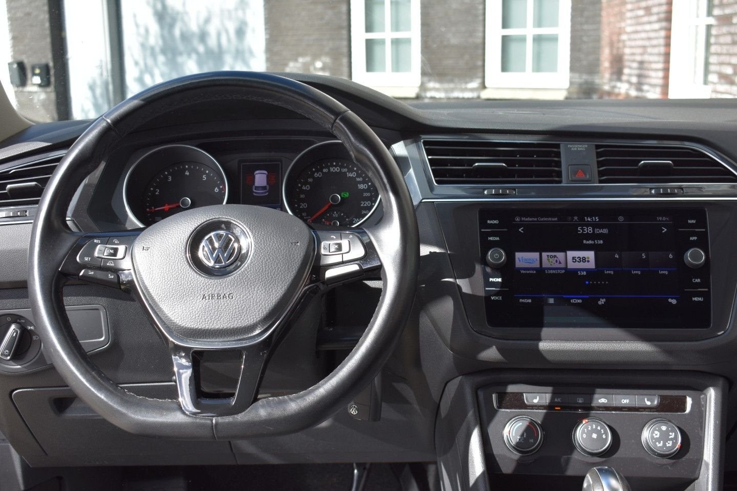 Volkswagen Tiguan Allspace Wij zijn op afspraak geopend! Gra, Automaat, Adaptive Cruise Control, 139 g/km, Zwart