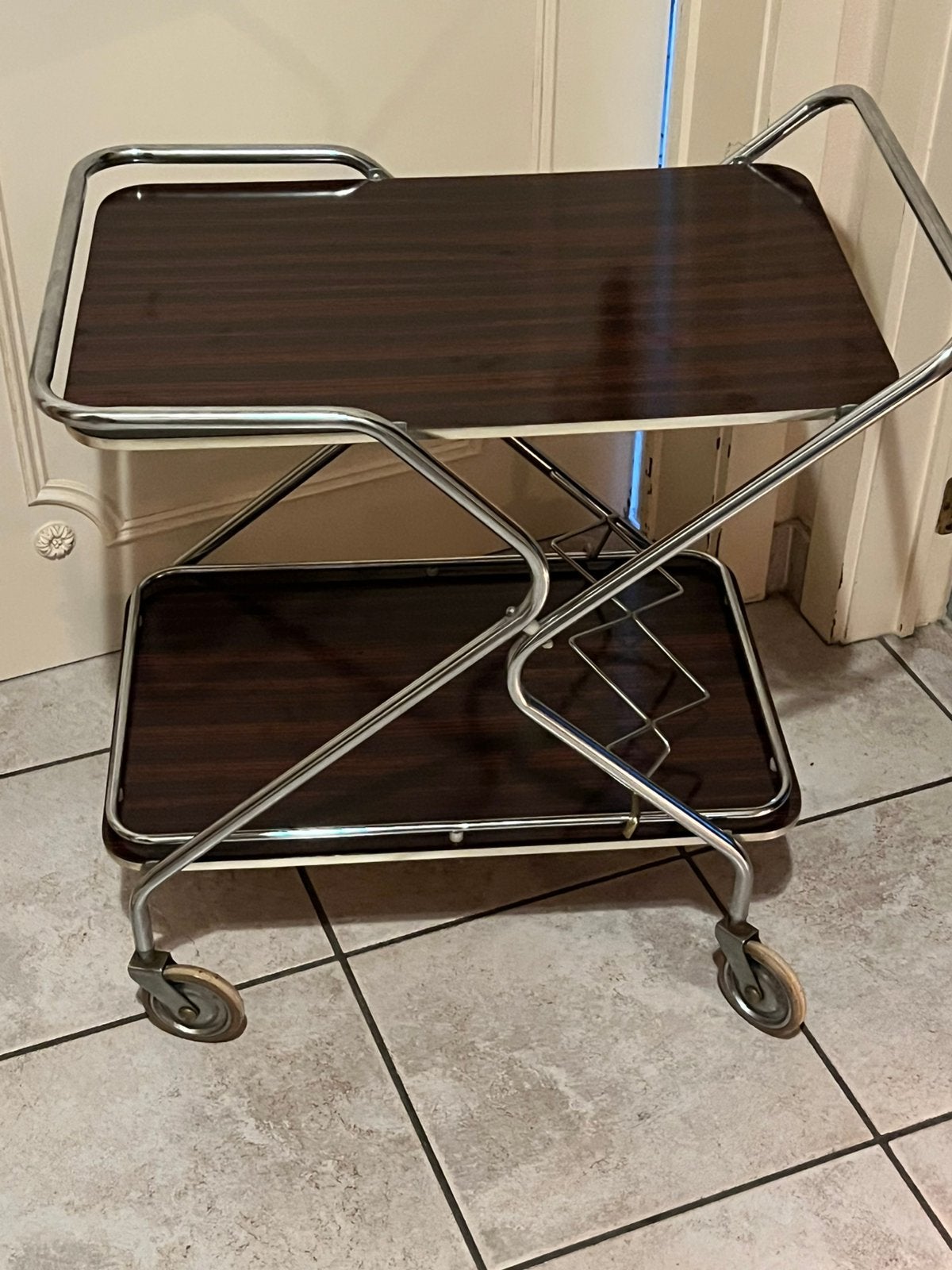 Serveerwagen vintage van het merk Torck,H:68 x L: 65 x D:43, Ophalen
