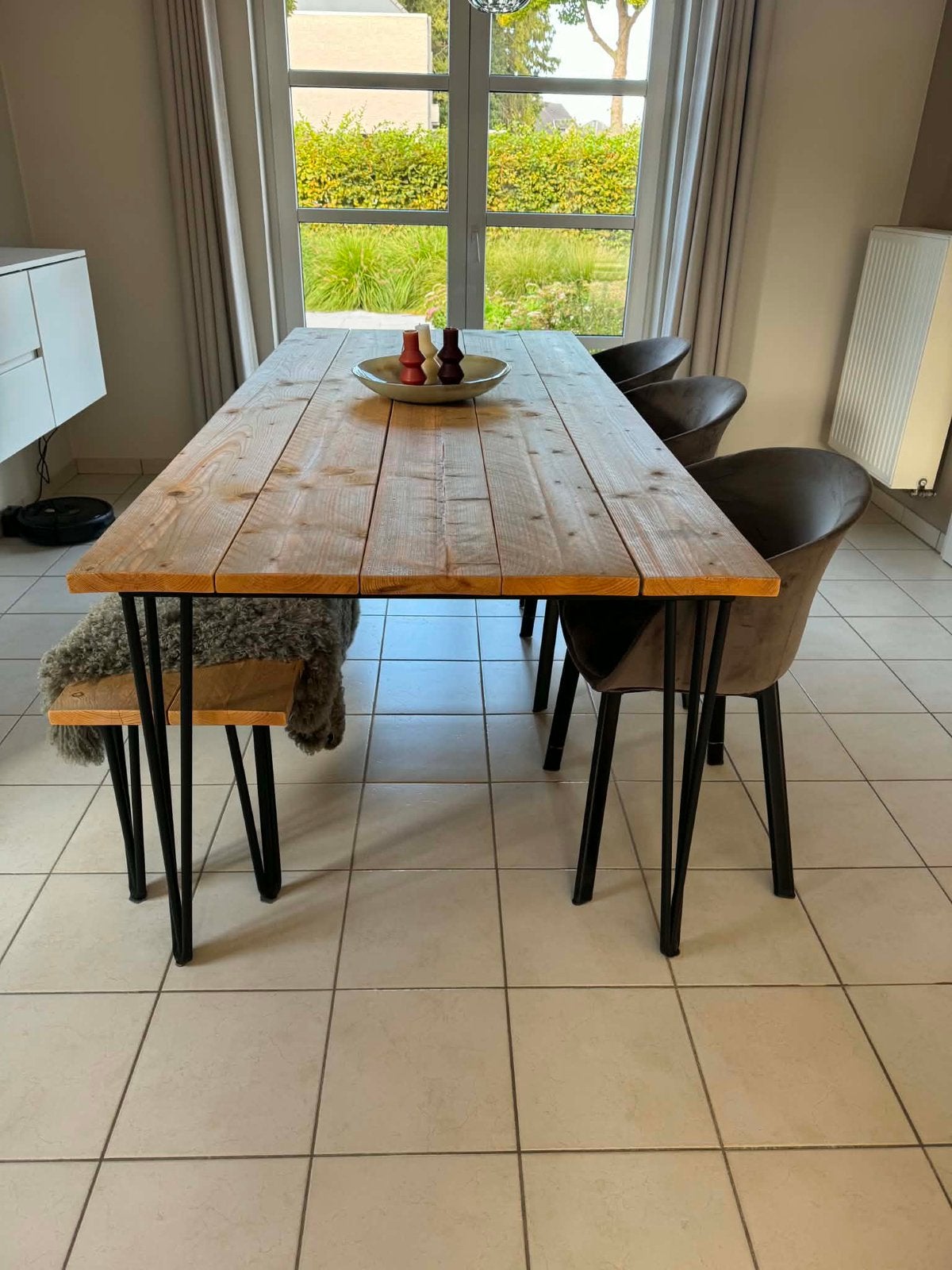 Tafel en eetbank (steigerhout met stalen onderstel), Ophalen, Zo goed als nieuw