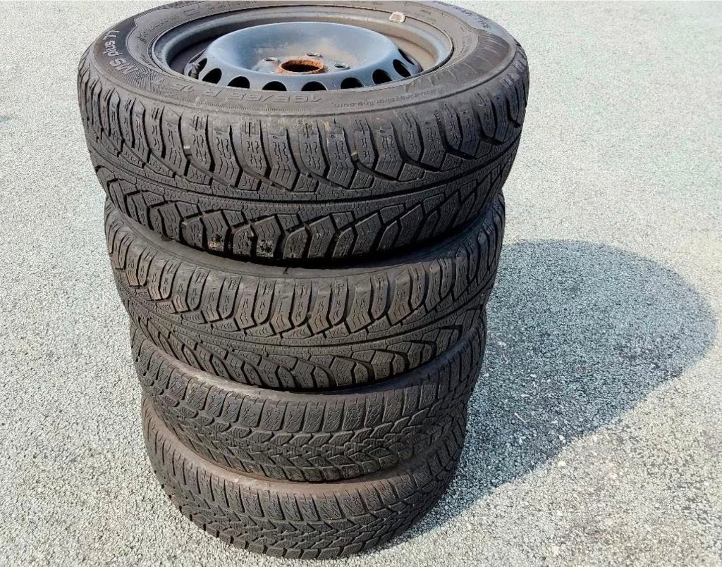 Jantes originales Golf 6 avec pneus hiver 195/65-15, 15 pouces, Pneus et Jantes, Pneus hiver, Enlèvement