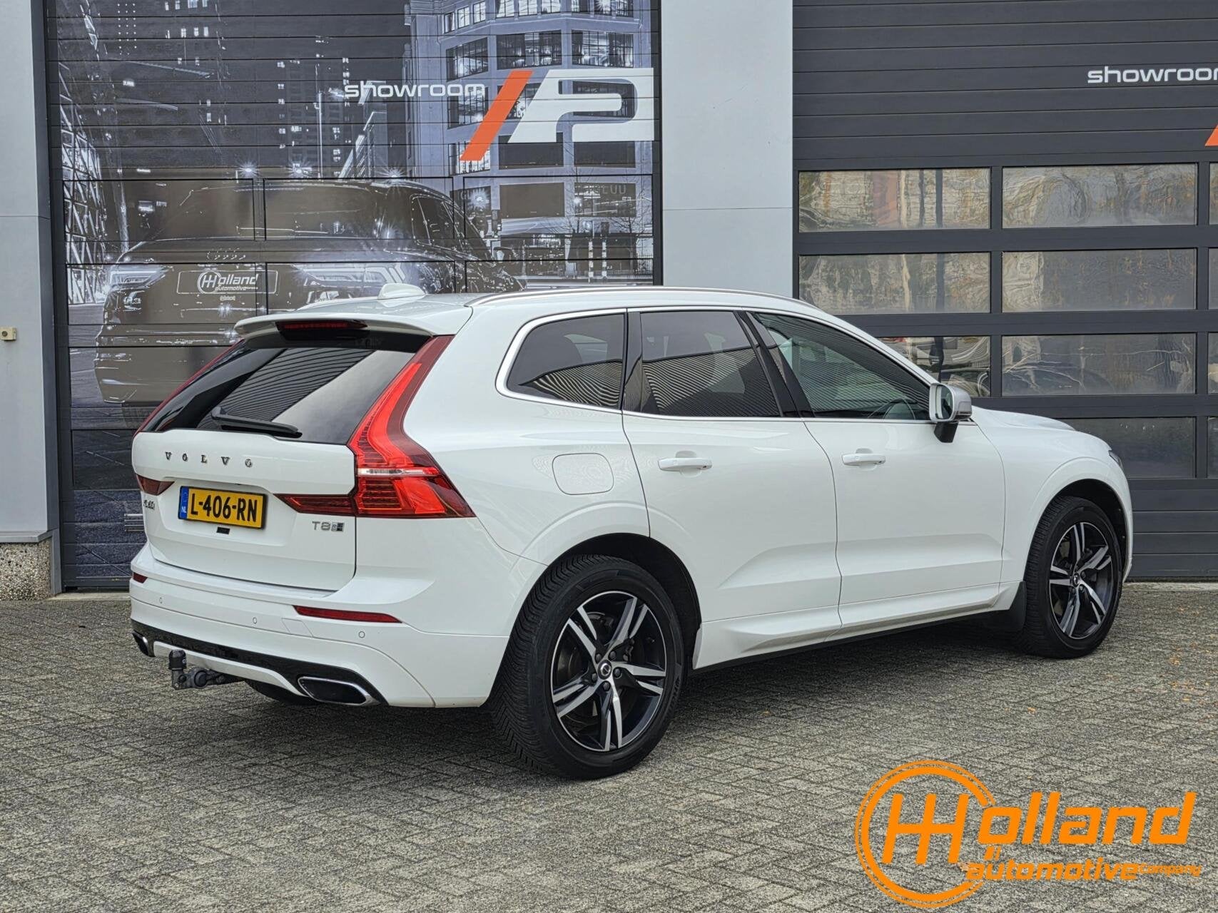 Volvo XC60 2.0 T8 Twin Engine AWD R-Design|PANO|MEMORY|ACC, Auto's, Automaat, Gebruikt, Euro 6, 4 cilinders