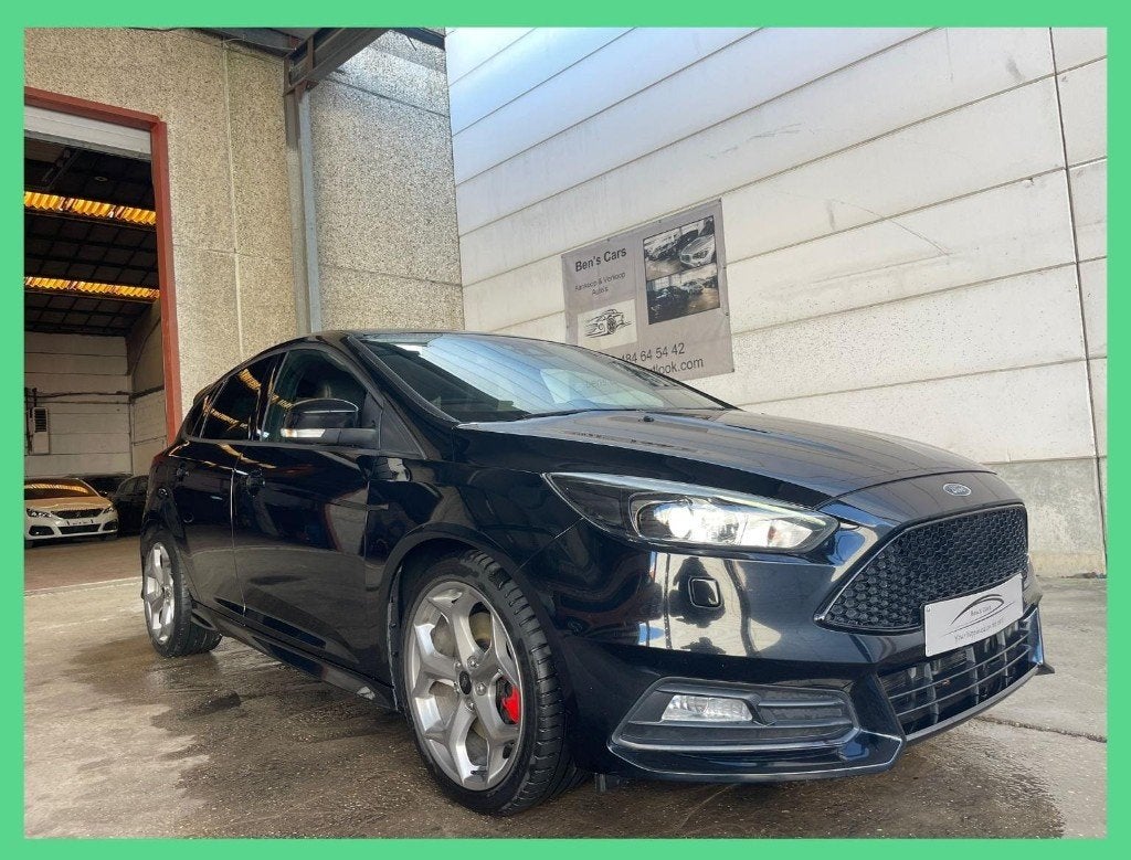 Ford Focus ST 2.0T Milltek 250PK  * Xenon/GPS *, Dealer onderhouden, 4 cilinders, Leder en Stof, Zwart