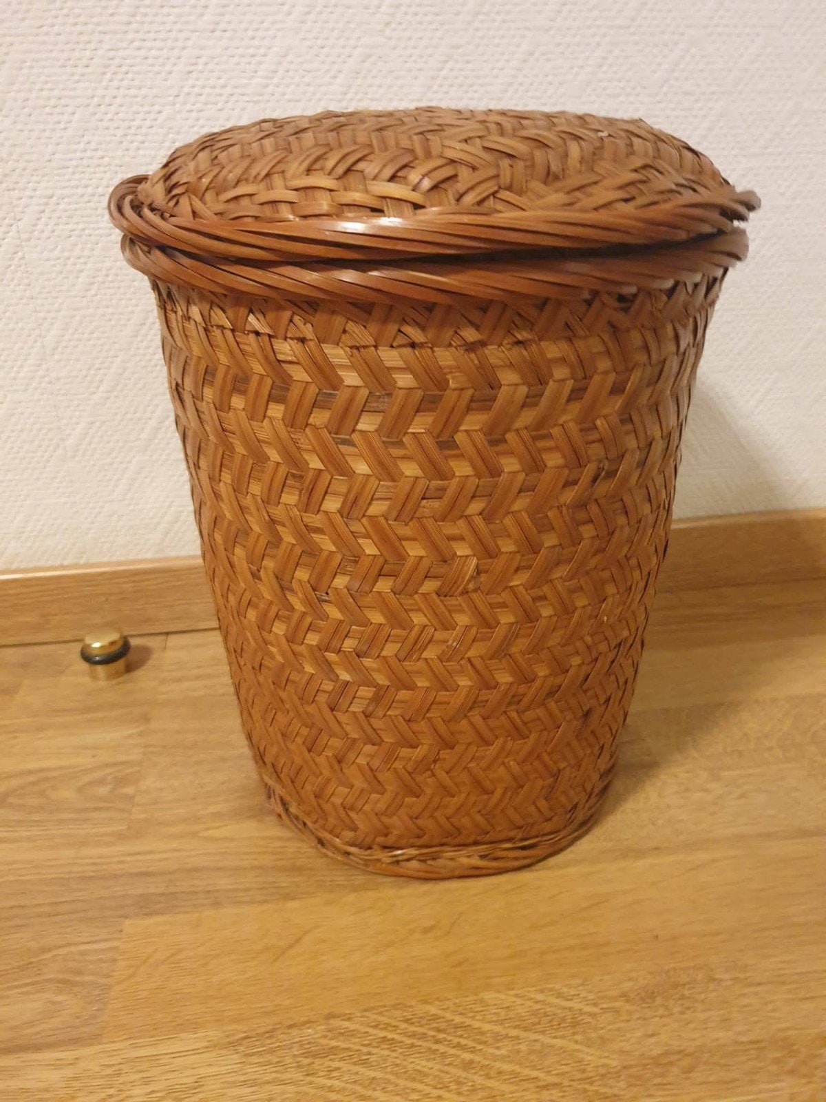 Handgevlochten mand rotan, Enlèvement
