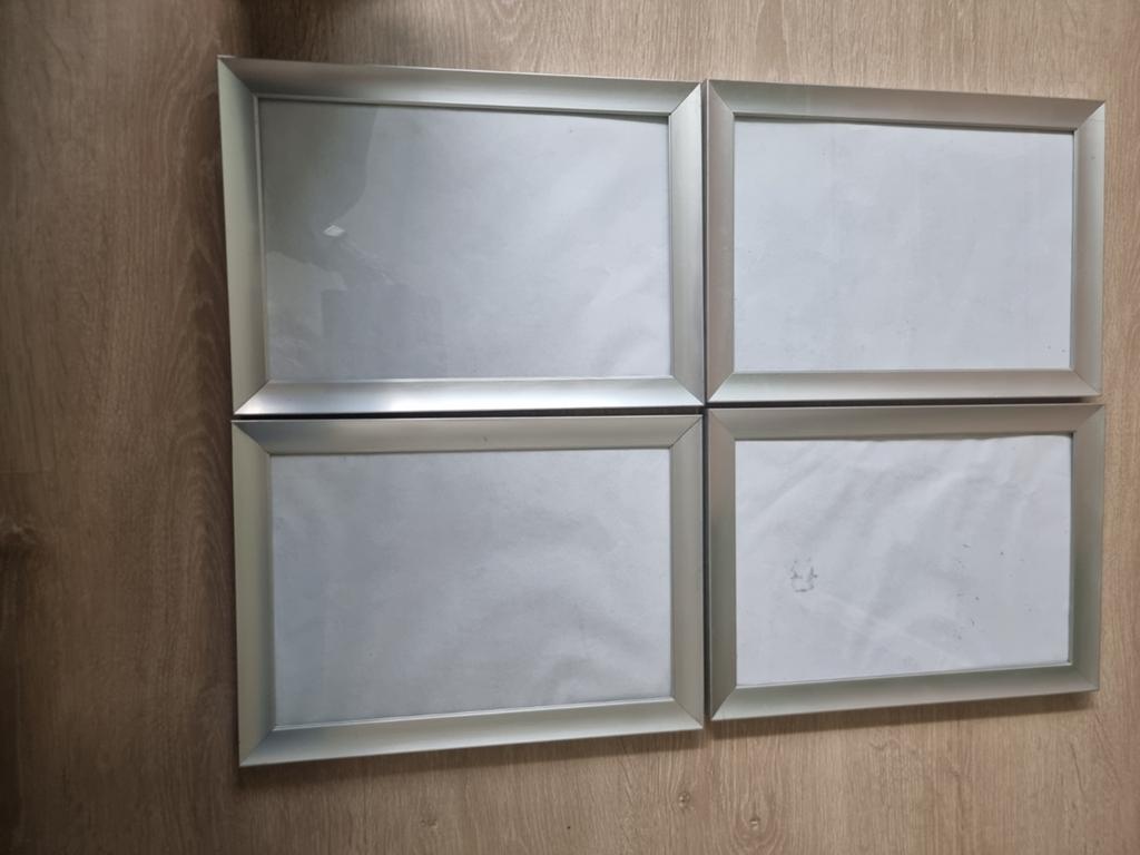 4 cadres argentés, 24 cmx34 cm, Enlèvement ou Envoi