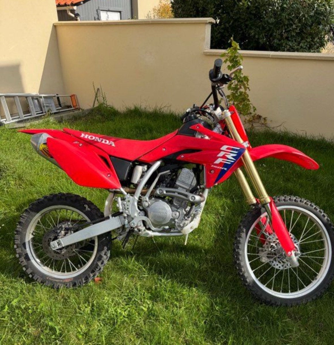 150 crf 2025, Motos, Entreprise