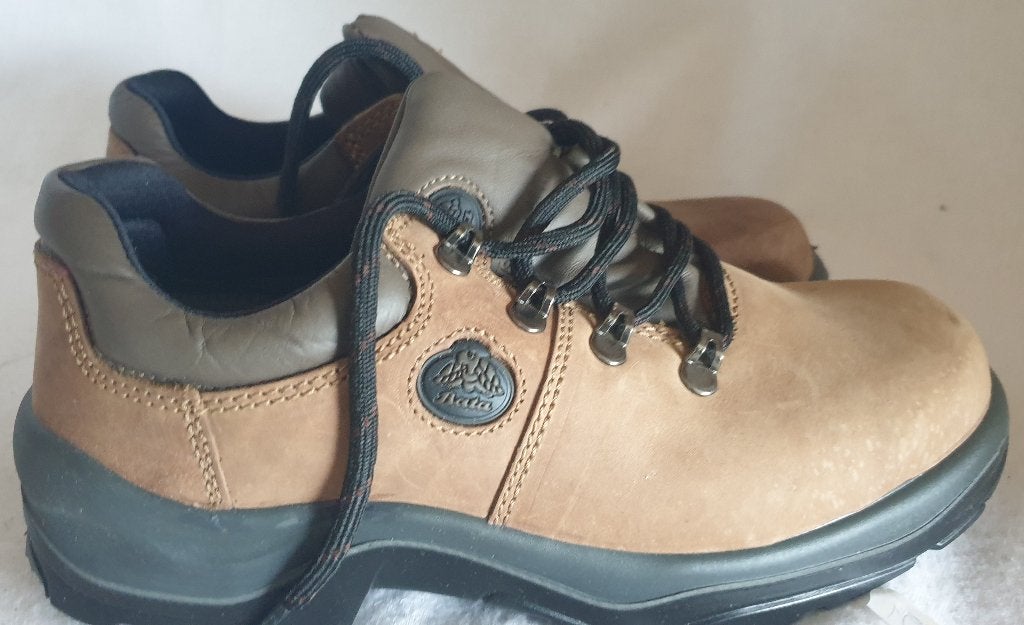 Bata veiligheidsschoenen maat 39 laag, Kleding | Dames, Schoenen, Bruin, Nieuw, Ophalen of Verzenden, Bata