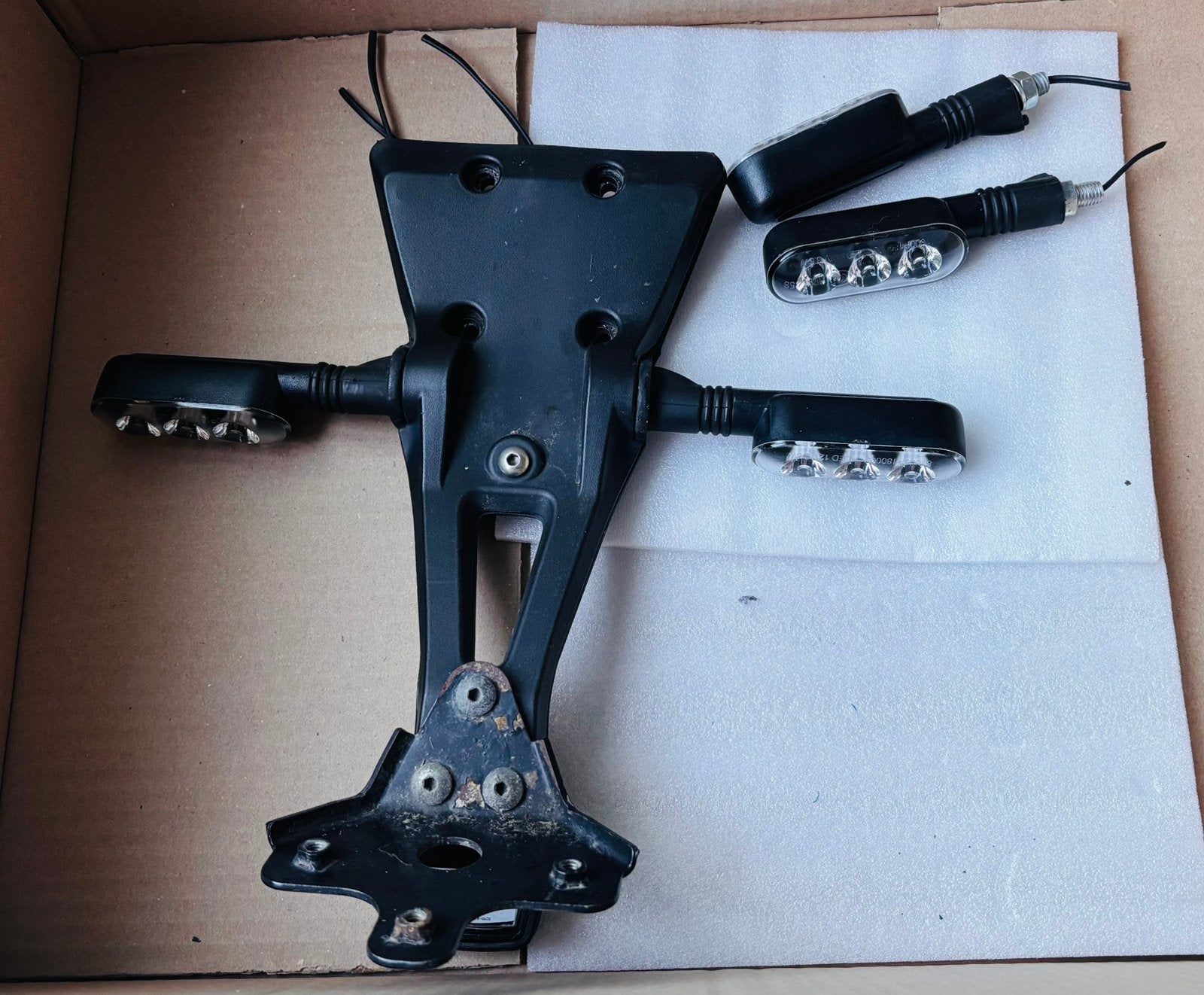 Benelli Leoncino 800 OEM nummerplaathouder & knipperlichten, Motoren, Particulier