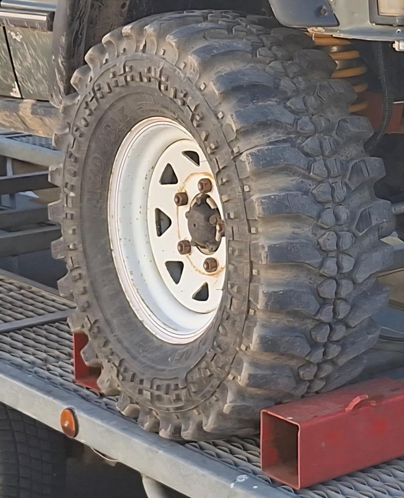 Pneus tout-terrain Blackstar Mud Max sur jante Land Rover, Enlèvement