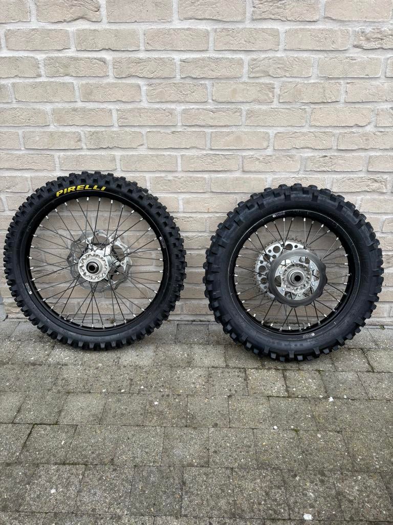 Volledige enduro bandenset, Motoren, Ophalen