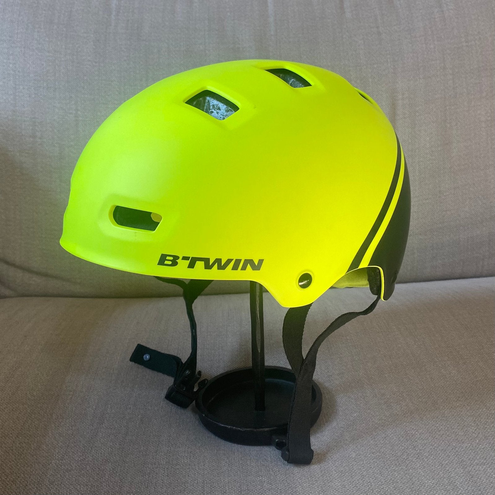 Fiets- of skatehelm fluo geel / zwart, Vélos & Vélomoteurs, Enlèvement ou Envoi, Utilisé, M, Garçon ou Fille