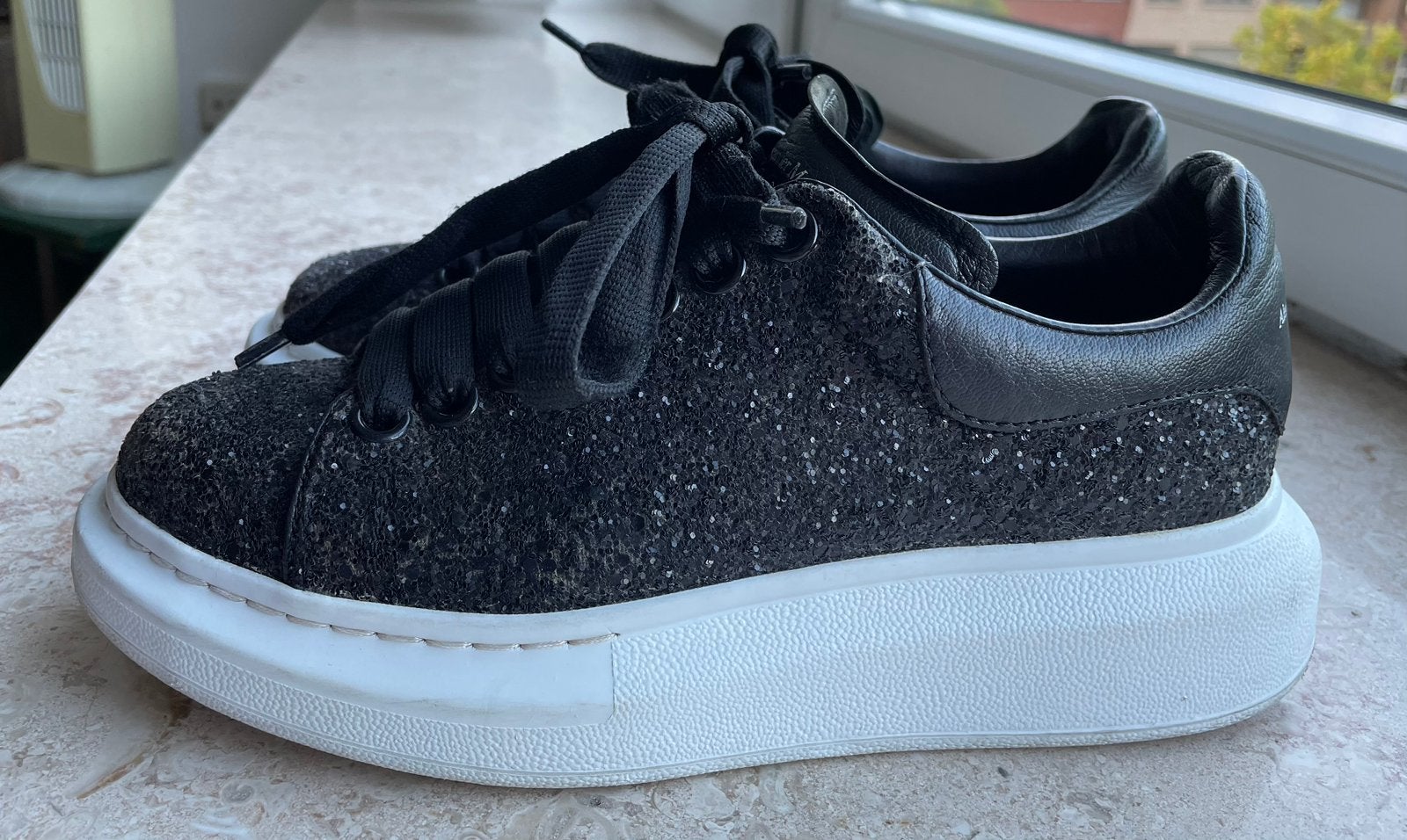 Alexander Mcqueen sneakers maat 36, Sport en Fitness, Loopsport en Atletiek, Ophalen, Gebruikt
