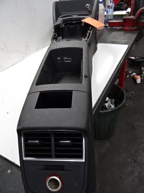 CONSOLE CENTRALE Audi A3 Sportback (8VA / 8VF) (8V0035502), Mevr. I. Hauben, Audi, Utilisé, Rue de l'Espoir 34 34
4030  GRIVEGNÉE, BE