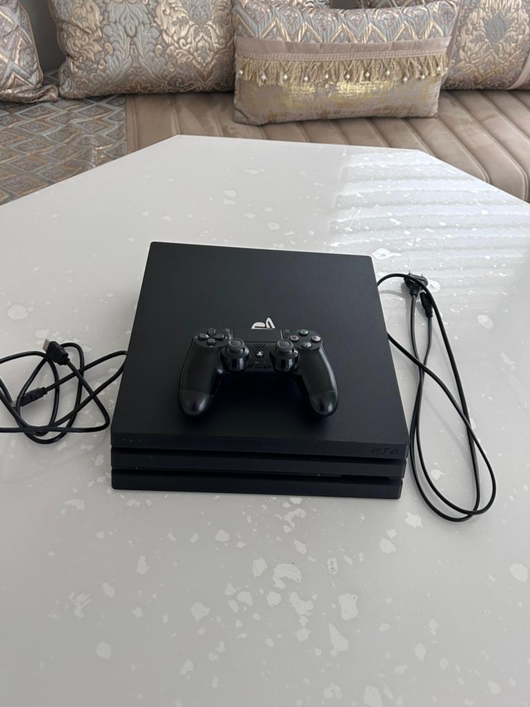 PlayStation 4 Pro 1TB + Controller + Kabels, Ophalen, Zo goed als nieuw, Pro