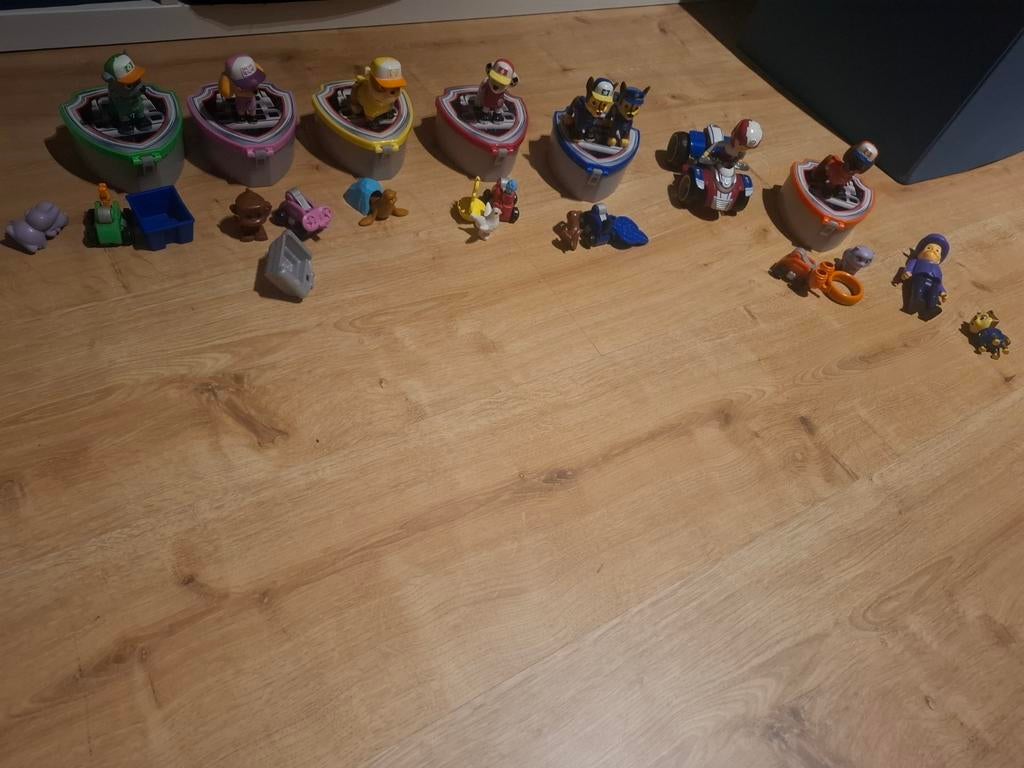 Veel paw patrol figuren en auto's, Enlèvement ou Envoi