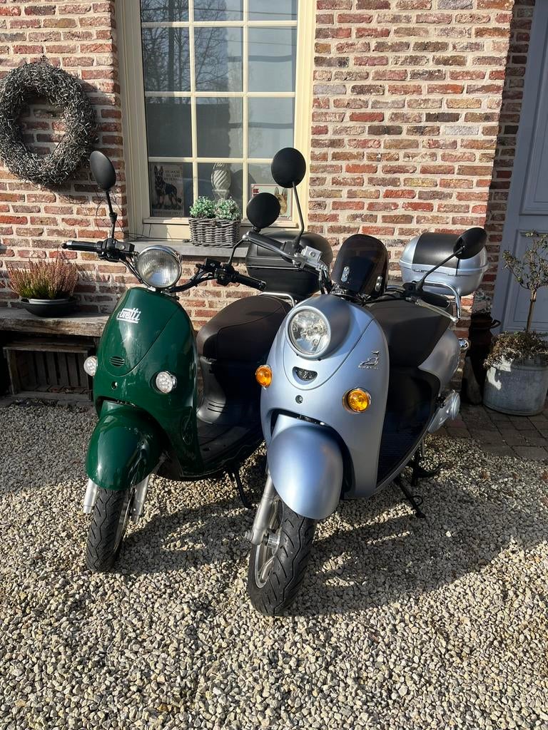 2x brommers, Fietsen en Brommers, Ophalen, Zo goed als nieuw