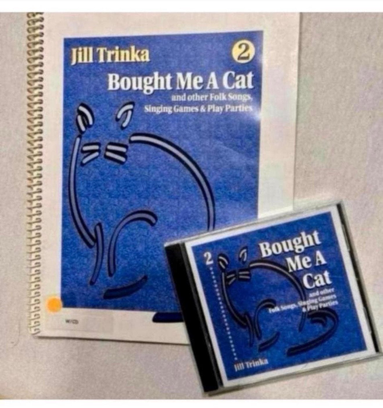 Jill Trinka - Bought me a cat - VOLUME 2 - Boek + CD nieuw, Ophalen of Verzenden, Zo goed als nieuw, Muziek
