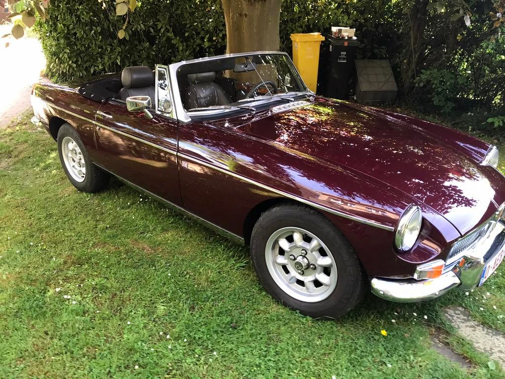 MG B Tourer 1974 -Bordeaux, intérieur cuir gris, Cuir, Boîte manuelle, Autres couleurs, 2 portes