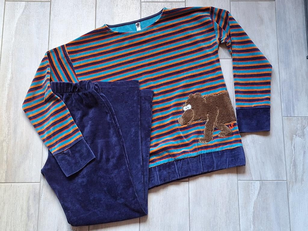 ✿ M152 - Woody pyjama velours thema beer, Enlèvement ou Envoi, Vêtements de nuit ou Sous-vêtements, Utilisé, Fille