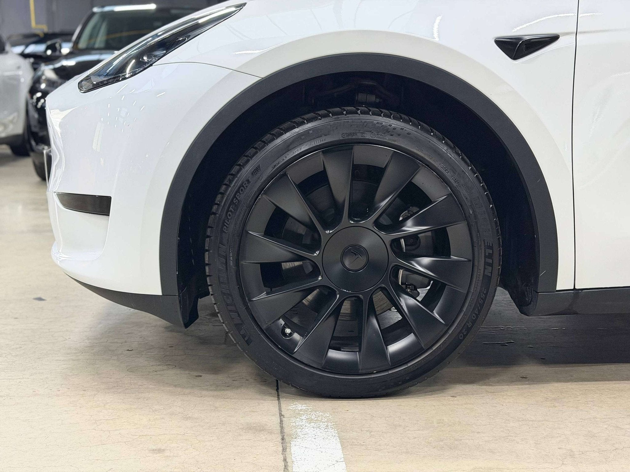Tesla Model Y MODEL Y LONG RANGE RWD - HW4 - 20" INDUCTION -, Auto's, Achterwielaandrijving, Gebruikt, 600 km, Wit