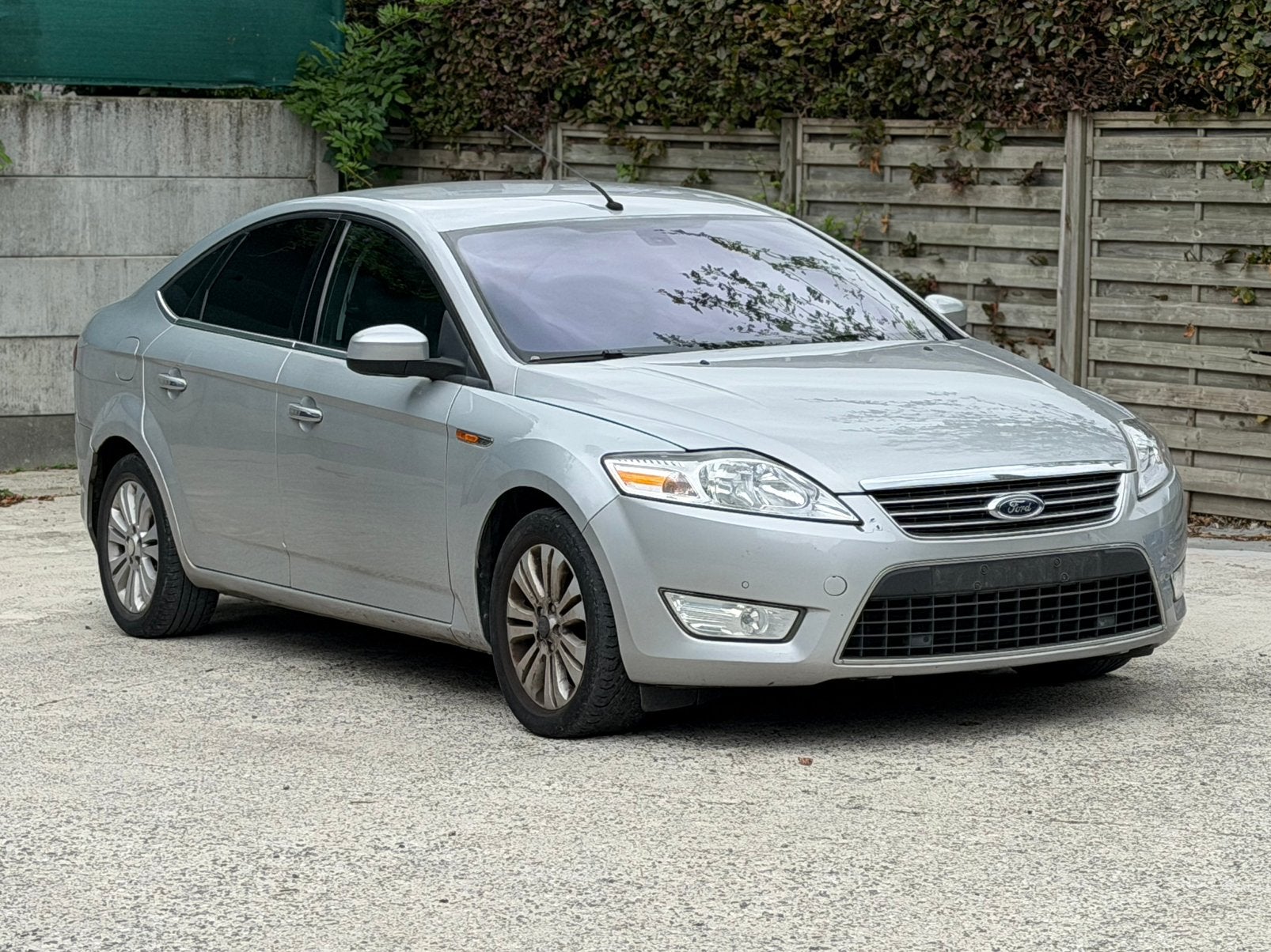 Ford Mondeo 1.8Tdci  2007. 125ch 255.000km clim, Autos, Cuir, Argent ou Gris, Achat, Boîte manuelle