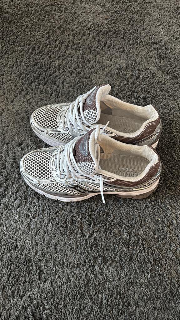 Saucony white, Enlèvement ou Envoi, Comme neuf, Saucony