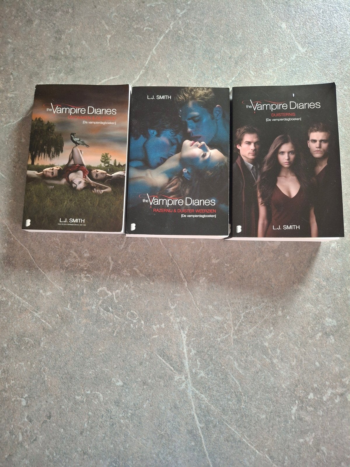 Vampire Diaries boeken, Ophalen
