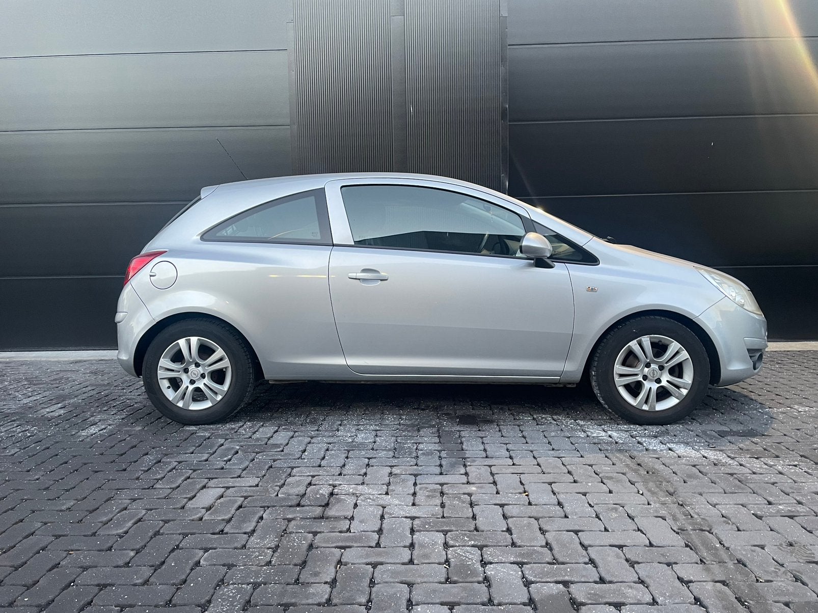 Opel Corsa Essence Clim Bluetooth Contrôle Car-pass, Autos, Opel, Argent ou Gris, Achat, Entreprise, Boîte manuelle