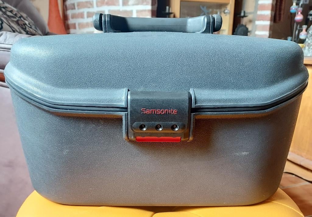 Trousse de toilette de voyage Beauty case Samsonite, Bijoux, Sacs & Beauté, Enlèvement, Utilisé