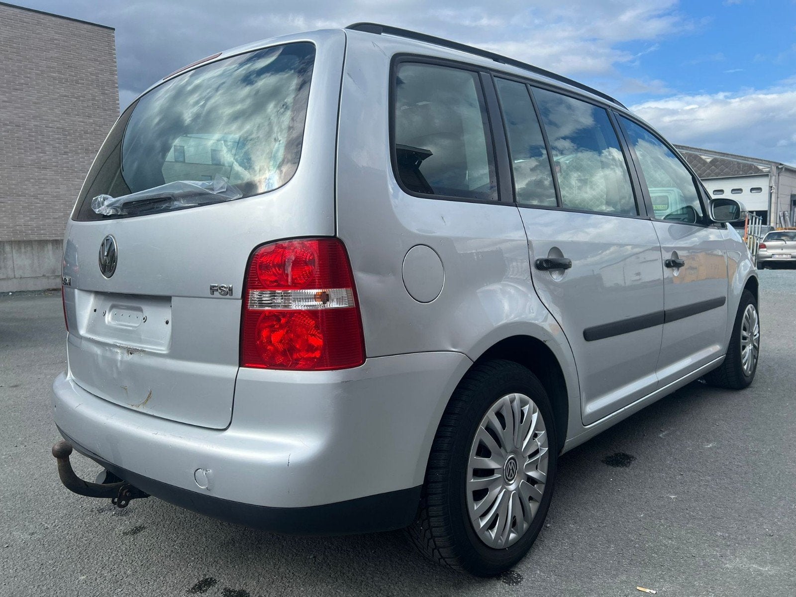 VOLKSWAGEN TAURAN 1.6i 7 place, Auto's, 4 cilinders, 7 zetels, Bedrijf, Handgeschakeld