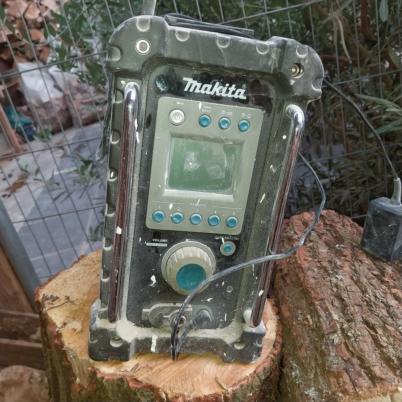 Makita bouwradio, Ophalen, Radio
