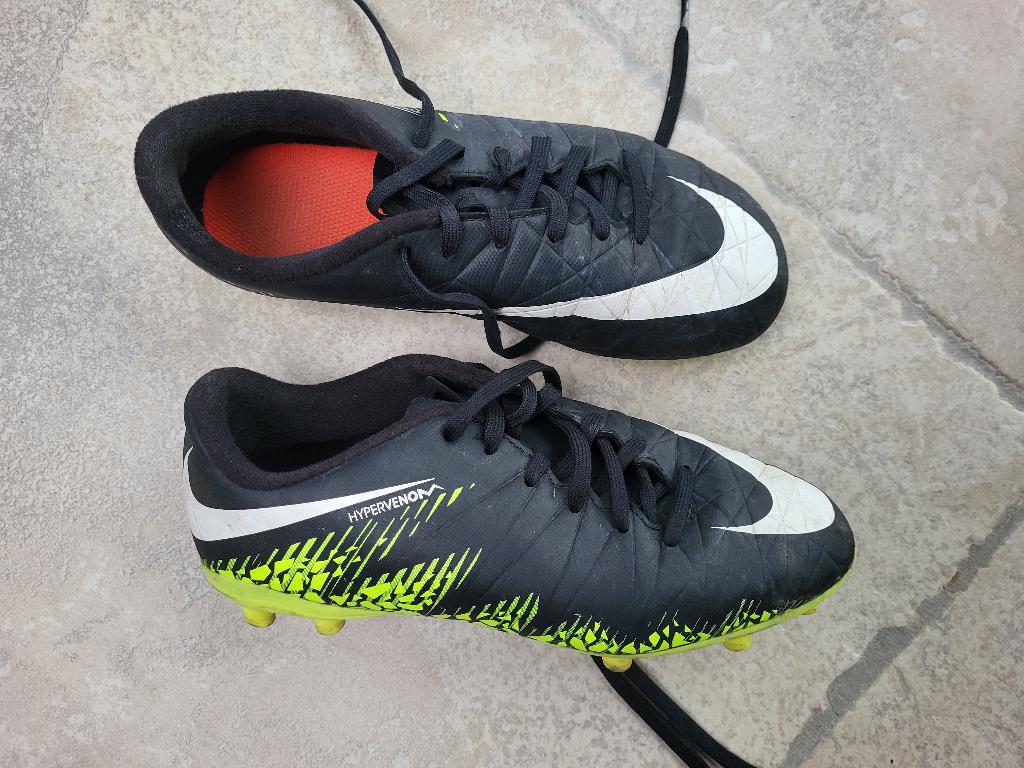 Merk Nike : voetbalschoenen mt 38 (zie foto's), Sport en Fitness, Voetbal, Ophalen of Verzenden, Zo goed als nieuw, Schoenen