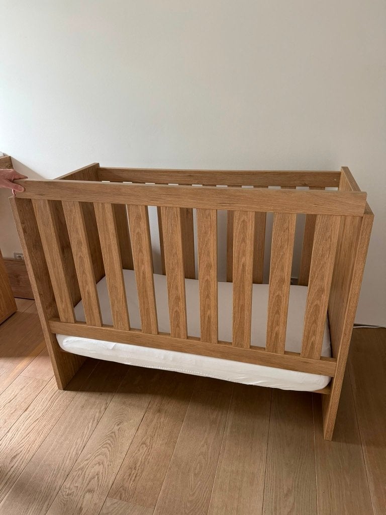 Lit bébé (y compris la conversion) + matras, Enfants & Bébés, 70 à 85 cm, Comme neuf, Sommier à lattes, Enlèvement
