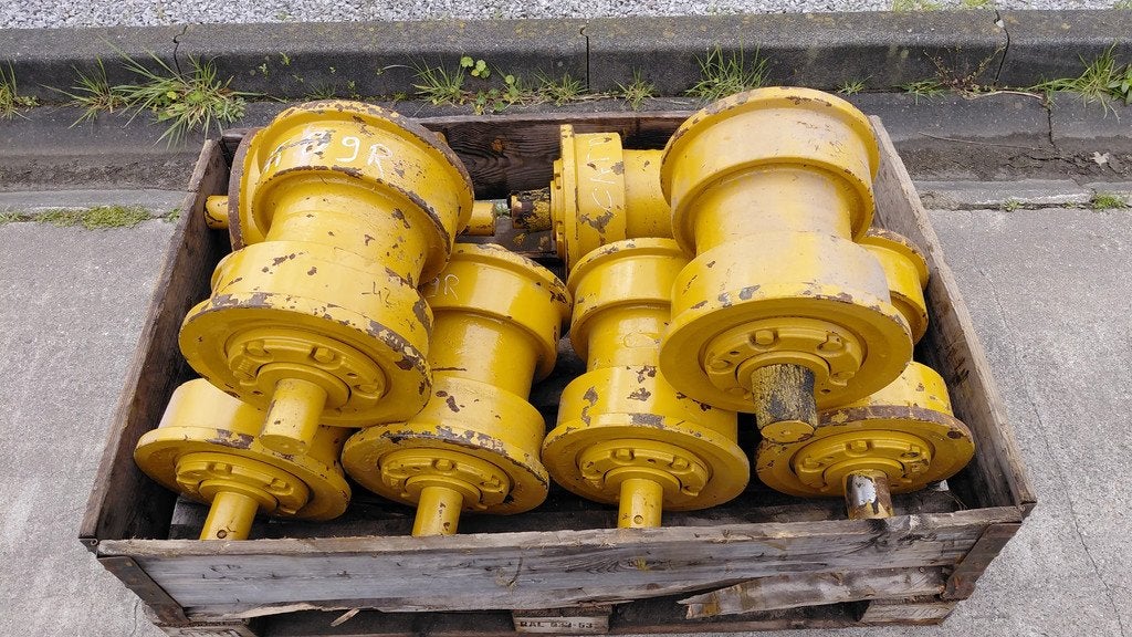 Caterpillar D9N D9R D9T D9 Bottom track rollers, Articles professionnels, Machines & Construction | Pièces