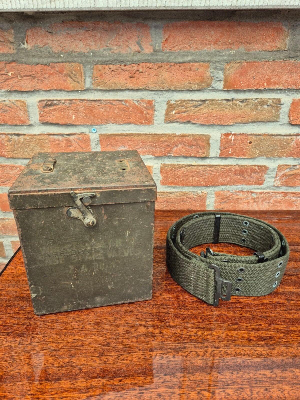 Boîte à lampes de rechange de l armée  et une ceinture, Enlèvement ou Envoi, Autres
