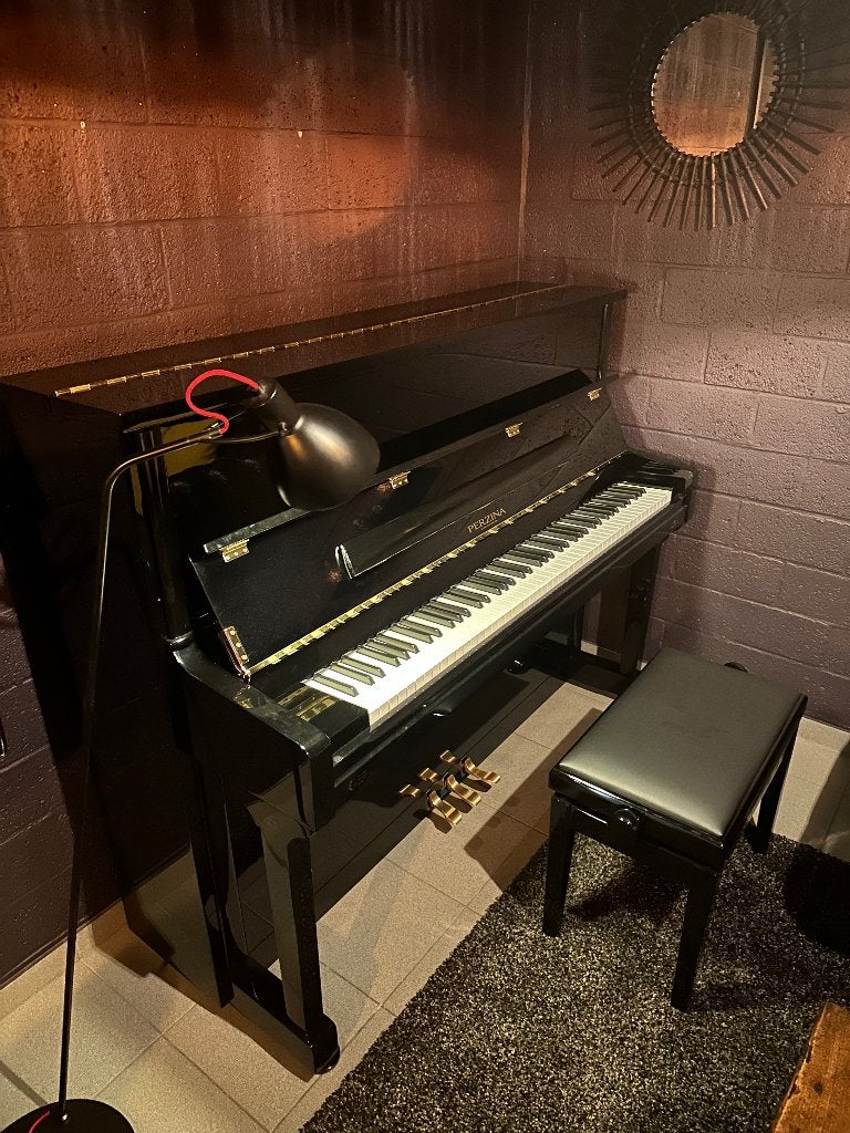Perzina 122 Piano, Muziek en Instrumenten, Piano's, Ophalen, Zo goed als nieuw, Zwart, Piano