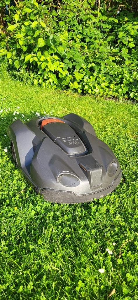 Husqvarna 330X robotmaaier Automower tweedehands, Tuin en Terras, Ophalen, Gebruikt, 20 tot 25 cm, Husqvarna