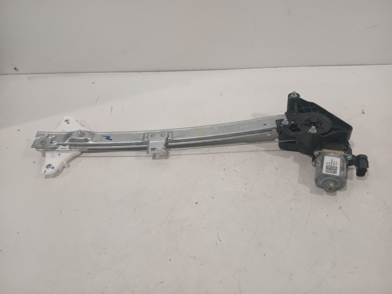 Raammechaniek elektrisch rechts achter Hyundai Bayon, Onderdelen@venauto.nl, Van der Ven Autorecycling B.V., Ettenseweg 76, 4706 PB Roosendaal, The Netherlands