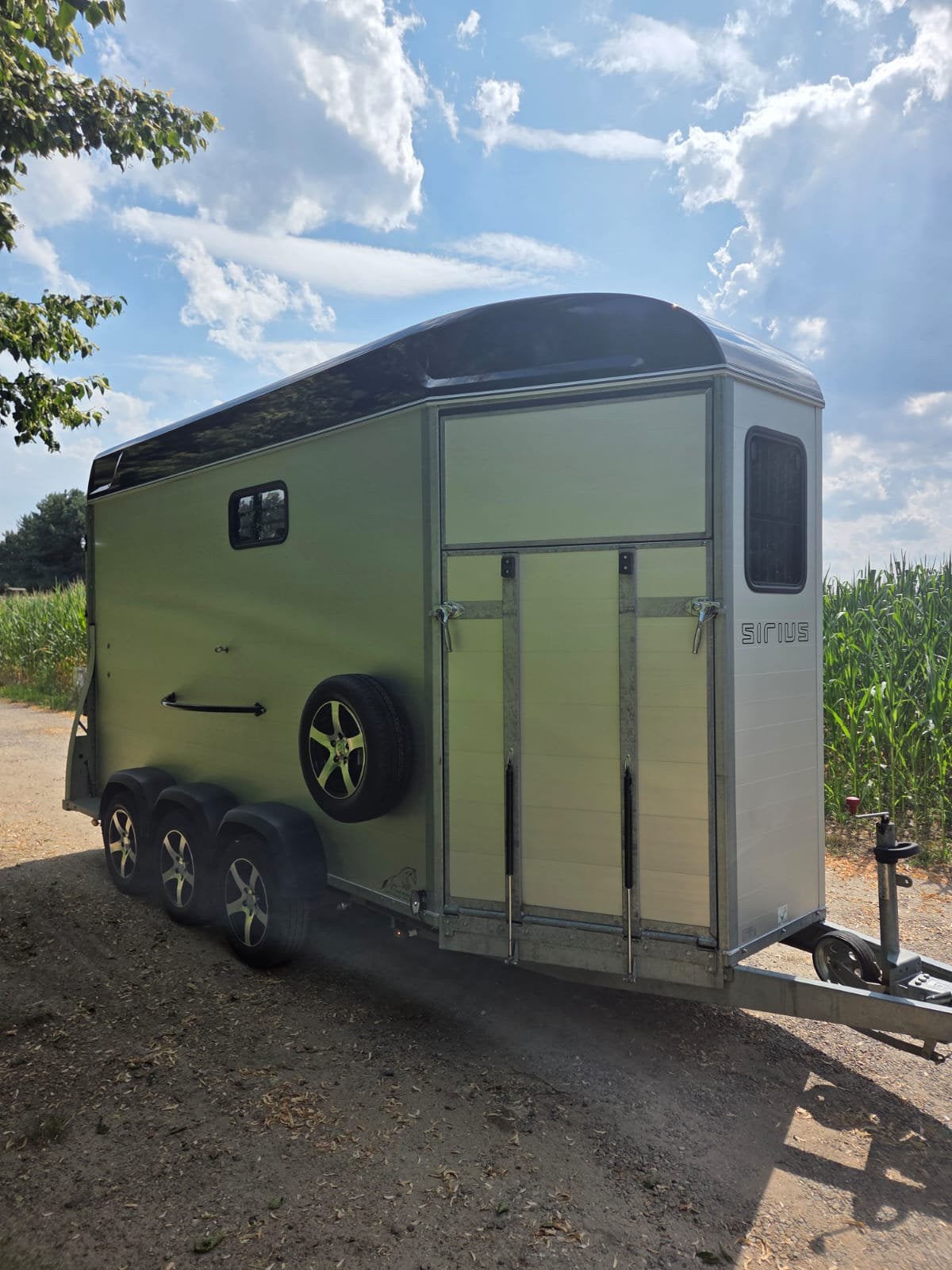 Remorque pour chevaux Sirius S90, Animaux & Accessoires, Chevaux & Poneys | Semi-remorques & Remorques, Comme neuf, Aluminium